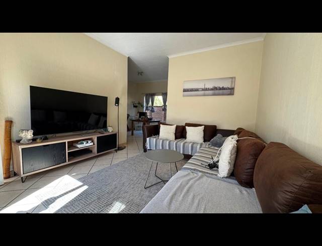 2 bed property to rent in WILLOW PARK MANOR